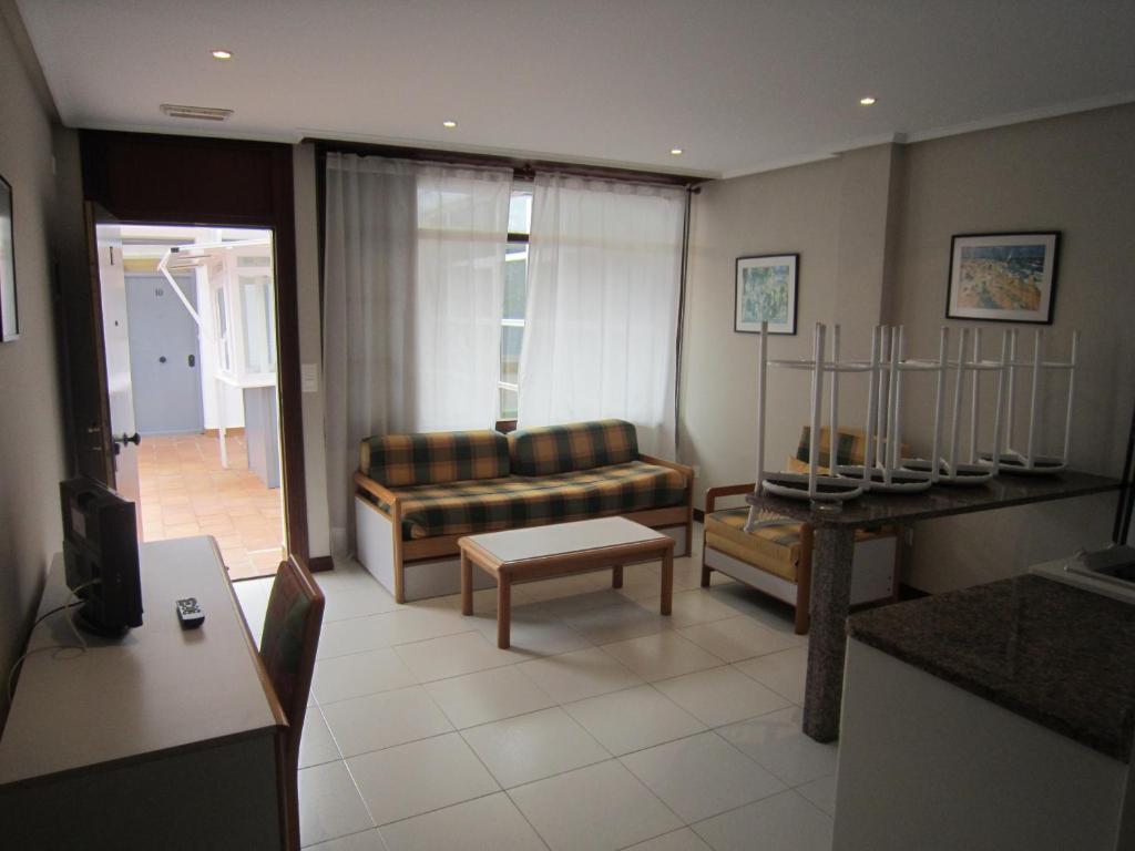 Apartamentos Elena Laredo Quarto foto