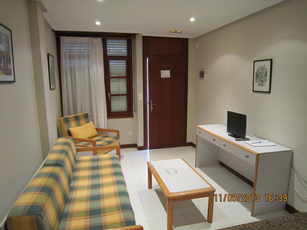 Apartamentos Elena Laredo Quarto foto